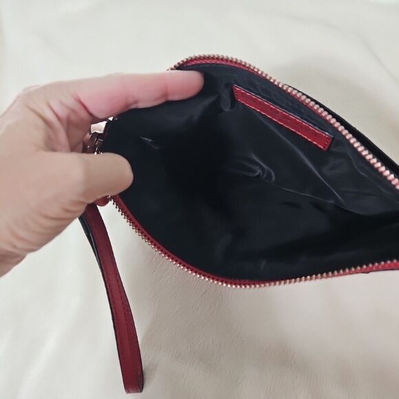 Andrew Marc /Marc New York Genuine Pebbled Leather Red Wristlet GUC no strap - Picture 8 of 10